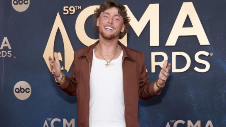 climb-in-bailey-zimmerman’s-‘chevy-silverado’-for-a-‘personal’-tale-of-love-lost