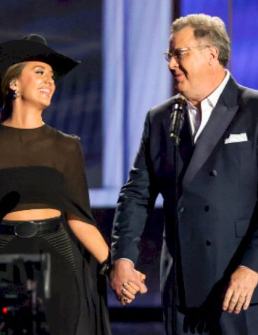 you’ll-find-vince-gill-&-lainey-wilson-‘down-at-the-borderline’-on-friday