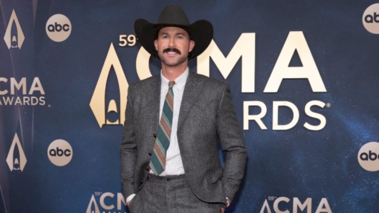 want-riley-green-in-the-‘worst-way’?-a-valentine’s-day-reality-check