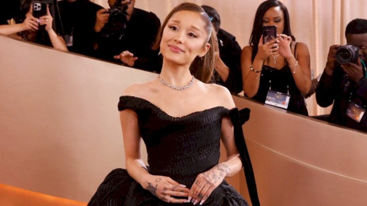 why-ariana-grande-feels-like-she-was-‘supposed’-to-meet-co-star-robert-de-niro