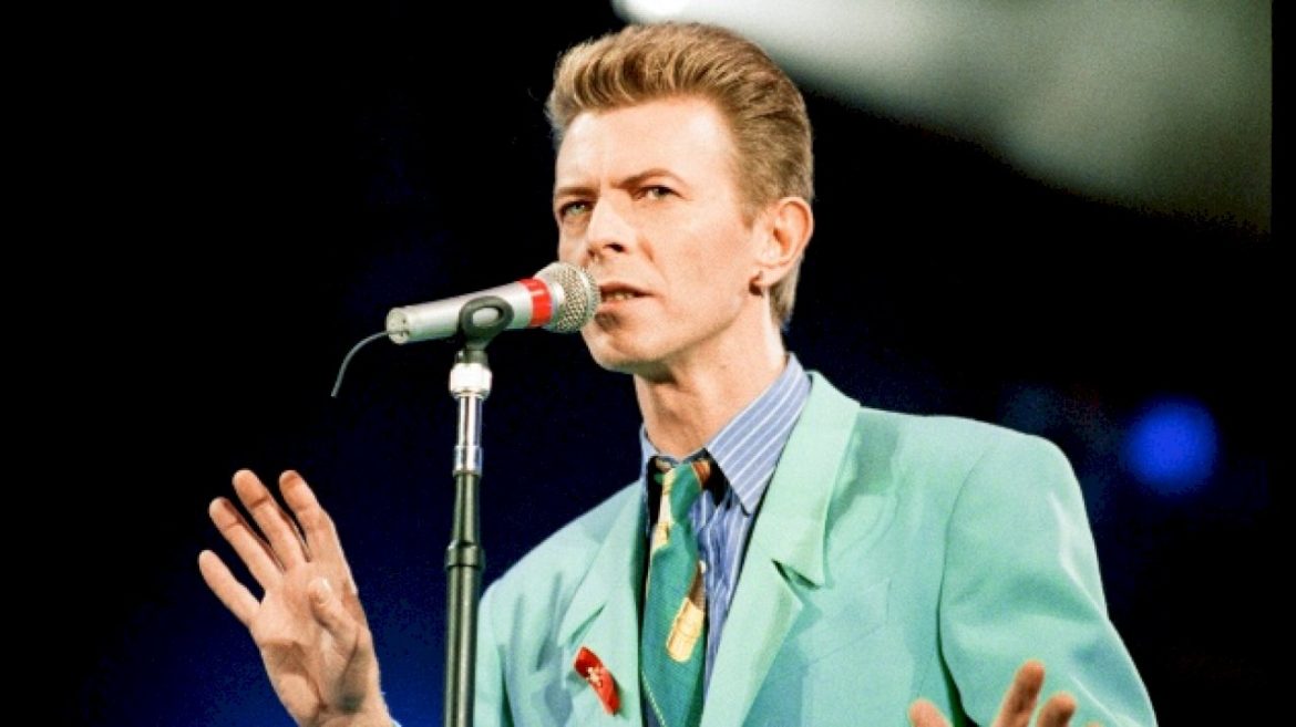 david-bowie-to-be-subject-of-a-new-immersive-experience