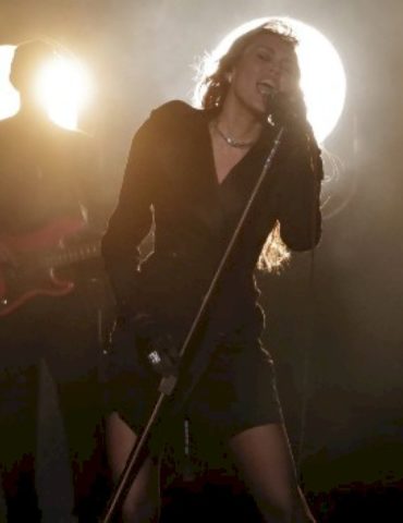 miley-cyrus-is-the-favorite-for-next-year’s-halftime-show,-sports-book-says