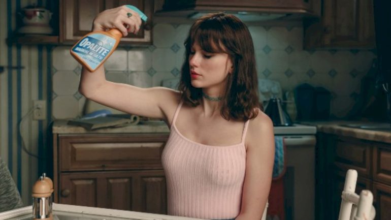 taylor-swift-fans-flock-to-‘sad-and-empty’-shopping-center-featured-in-‘opalite’-video