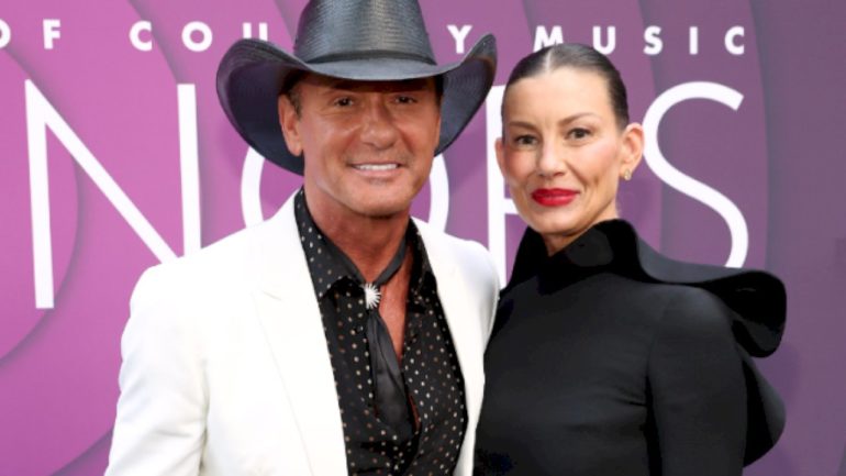 why-tim-mcgraw-gives-faith-hill-vases-instead-of-flowers-on-valentine’s-day