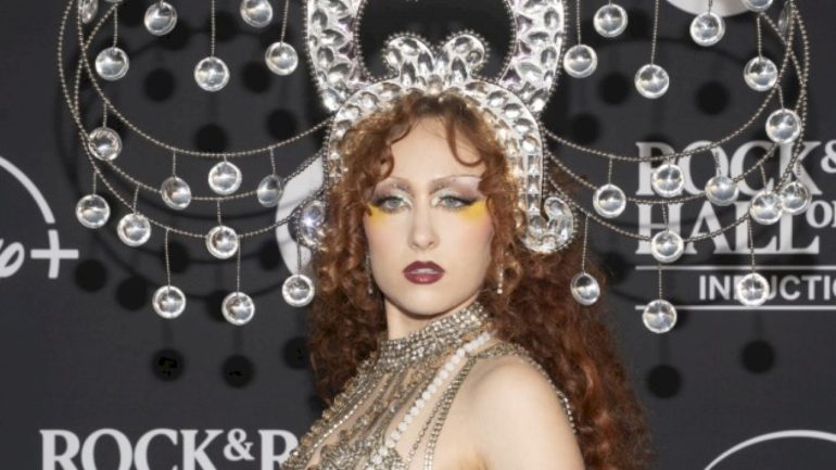 chappell-roan-hangs-out-for-hours-in-aussie-dive-bar-like-‘a-normal-human,’-says-owner