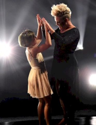 pink-celebrates-5-year-anniversary-of-duet-with-daughter-willow