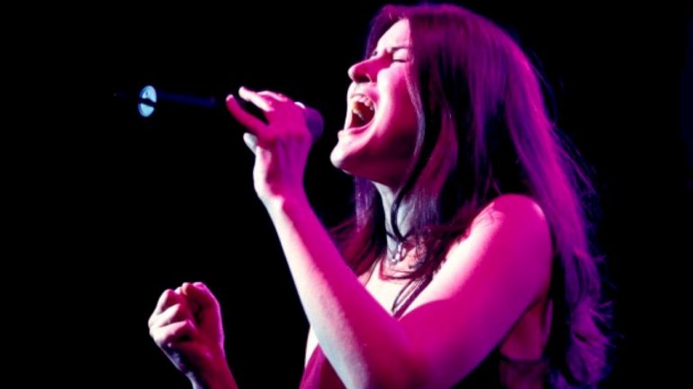 paula-cole,-who-sang-‘dawson’s-creek’-theme,-remembers-james-van-der-beek