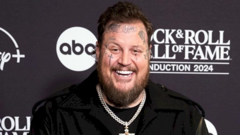 jelly-roll-to-be-inducted-into-the-grand-ole-opry-by-lainey-wilson-on-march-10