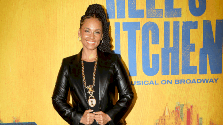 alicia-keys-says-‘it’s-very-crazy-and-wonderful’-to-be-celebrating-25-years-of-‘fallin”
