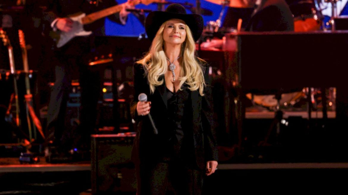miranda-lambert-picks-up-what-she-calls-‘the-biggest-honor-i-could-ever-dream-of’