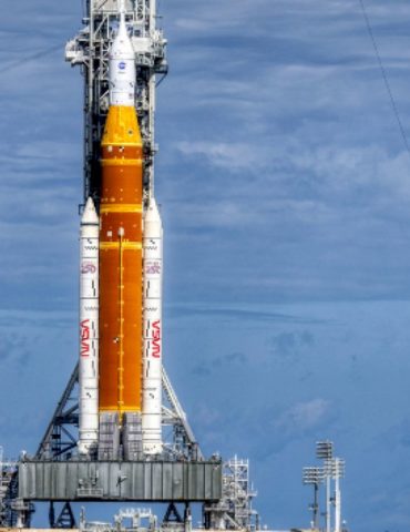 nasa-targets-wednesday-for-rollback-of-artemis-ii-rocket-and-spacecraft