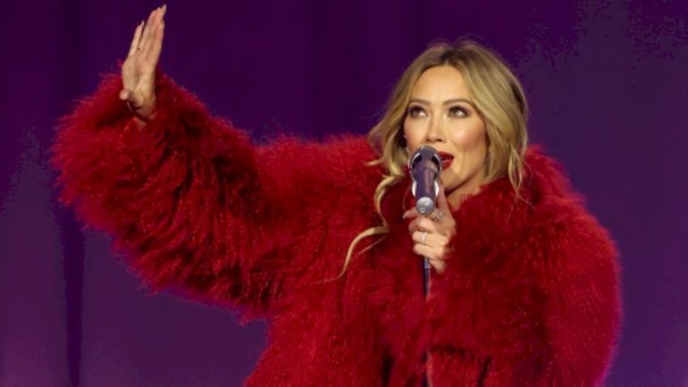 hilary-duff-comments-on-‘toxic-mom-group’-controversy:-‘the-timing-felt-not-great’