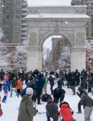 man-arrested-for-‘assaulting’-cops-in-snowball-incident-amid-rift-between-mayor-zohran-mamdani,-nypd