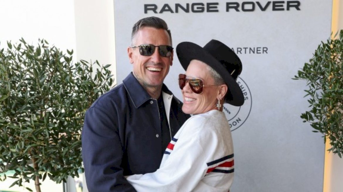 pink-denies-she-and-husband-carey-hart-have-split-up:-‘fake-news.-not-true’