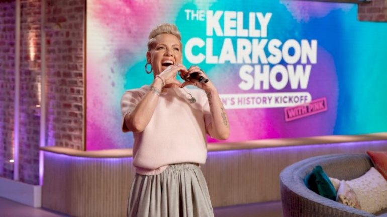 watch-pink-(with-her-clipboard-and-bff)-visit-kelly-clarkson-on-her-talk-show