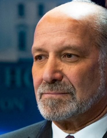 doj-reposts-purported-photo-of-howard-lutnick-on-epstein’s-island