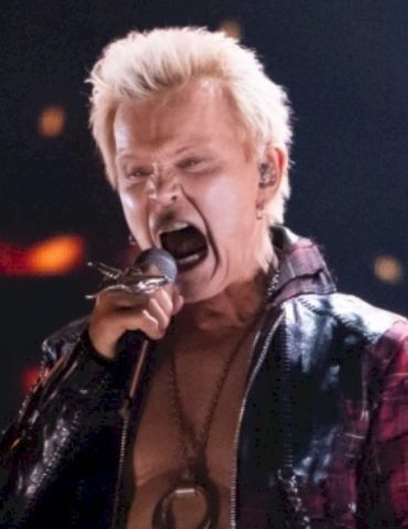 billy-idol-isn’t-upset-about-not-getting-into-the-rock-&-roll-hall-of-fame-the-first-time