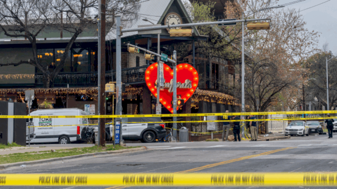 2-dead,-more-than-a-dozen-injured-in-austin-bar-mass-shooting,-police-say