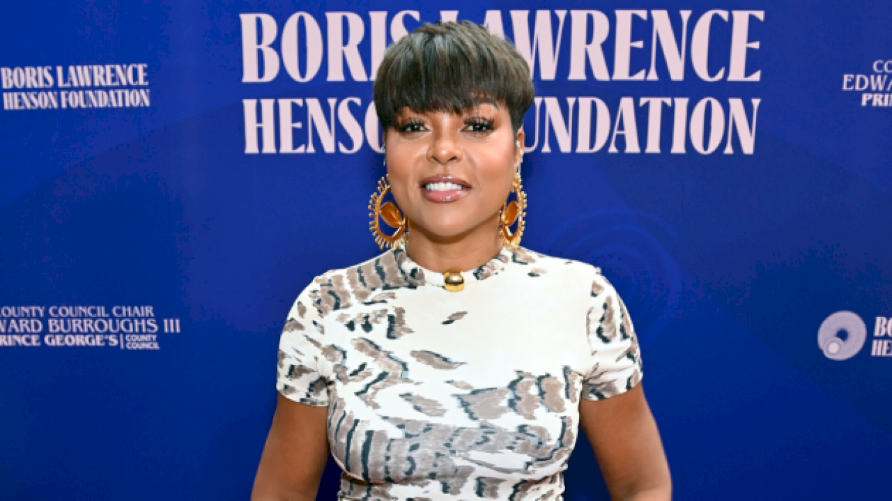 taraji-p.-henson-reacts-to-seeing-herself-on-billboard-for-broadway-debut