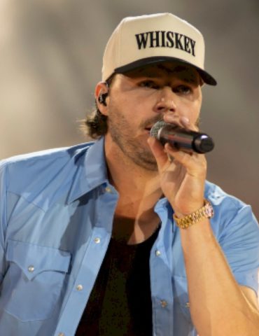 josh-ross’-‘hate-how-you-look’-is-a-throwback-to-past-relationships-&-his-parents’-music