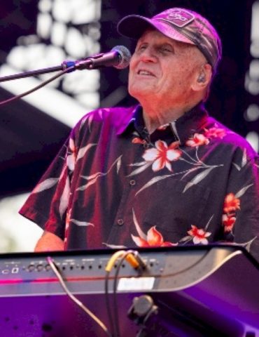 the-beach-boys’-bruce-johnston-announces-departure-from-band-after-six-decades