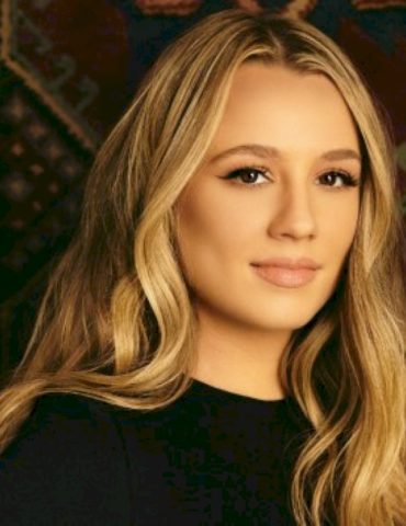 watch-gabby-barrett-make-it-through-the-rain-in-new-video-for-‘the-easy-part’