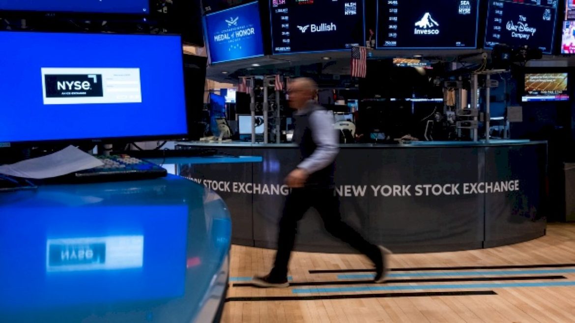 dow-closes-down-450-points-as-iran-war-sends-oil-prices-surging