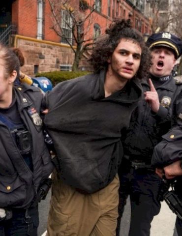 explosives-thrown-outside-nyc-mayor’s-residence-probed-as-‘act-of-isis-inspired-terrorism’:-officials