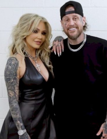 jelly-roll-to-headline-matthew-mcconaughey’s-charity-event,-casts-wife-bunnie-xo-in-new-video