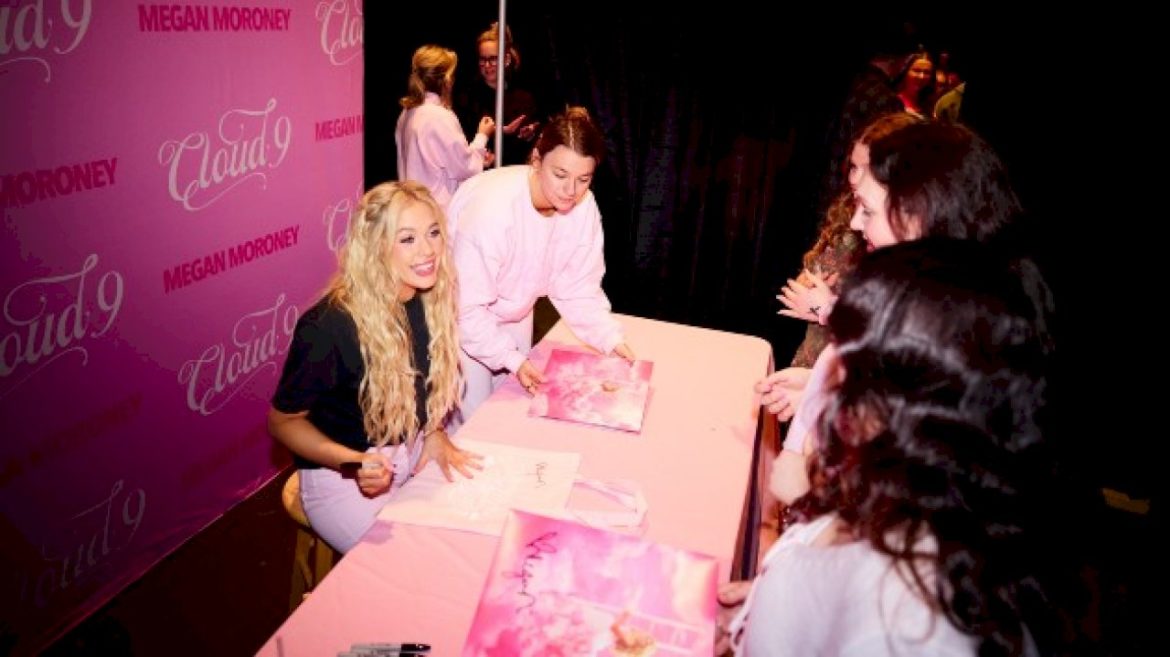 poppin’-champagne,-eatin’-cane’s:-watch-megan-moroney’s-‘9-cities-9-days’-doc