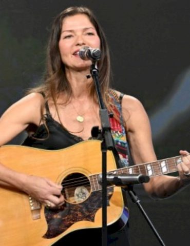 these-are-her-stories:-from-‘law-&-order’-to-‘hope-valley,’-jill-hennessy-brings-her-life-to-the-concert-stage