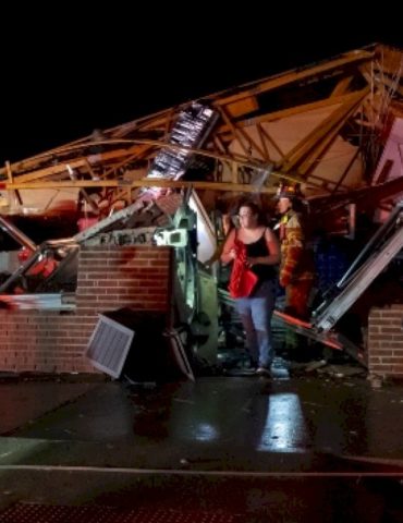 at-least-2-dead-as-45-tornado-warnings-remain-across-7-states