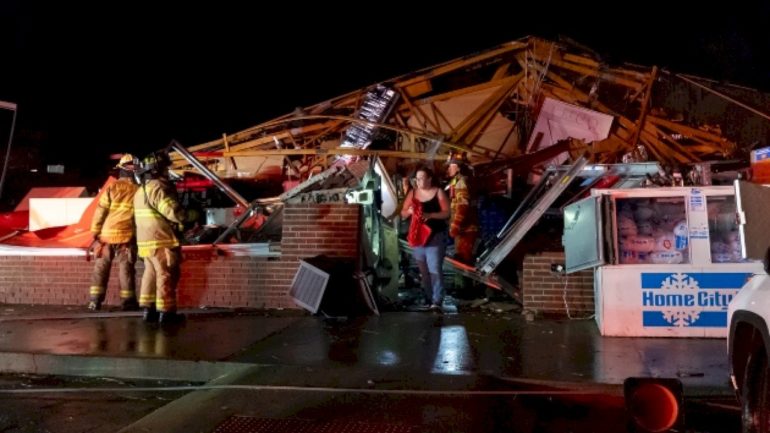 at-least-2-dead-as-45-tornado-warnings-remain-across-7-states