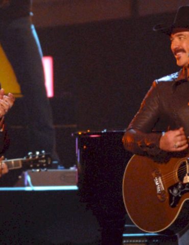 kix-brooks-offers-hope-on-the-inside-through-writers-round