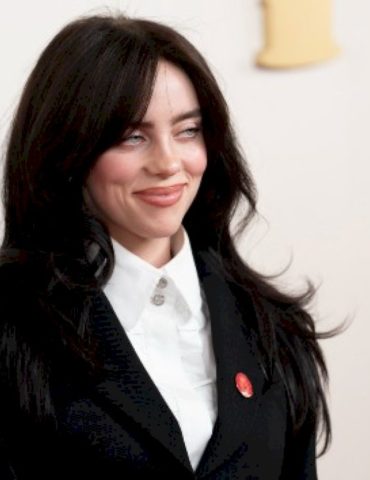 billie-eilish-in-talks-to-make-movie-acting-debut-in-‘the-bell-jar’