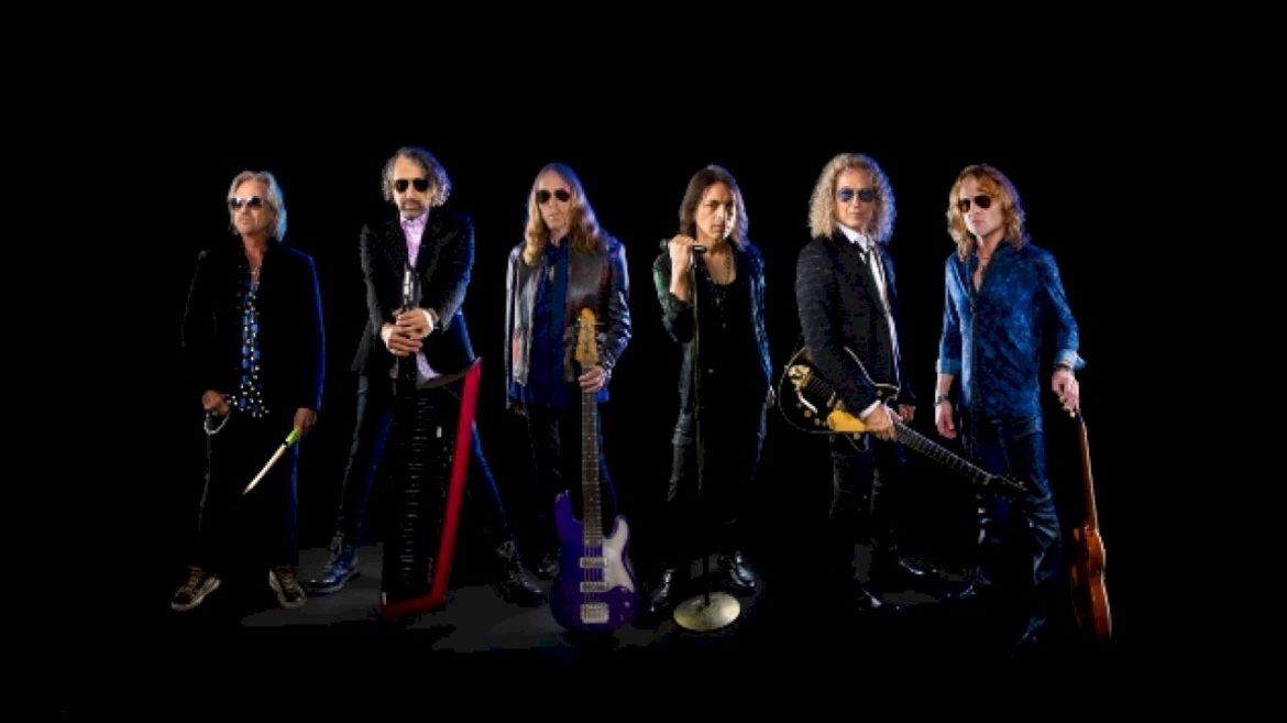 foreigner-releasing-live-performance-of-‘urgent’-featuring-singer-luis-maldonado