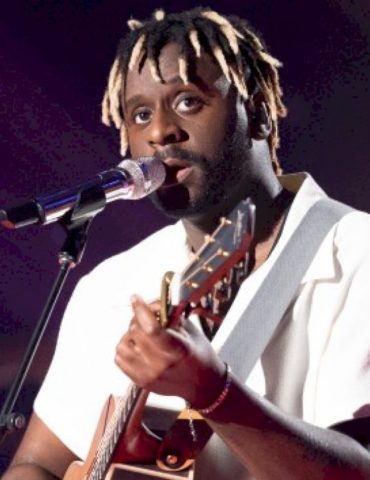 myles-smith-returns-to-hometown-for-free-surprise-show