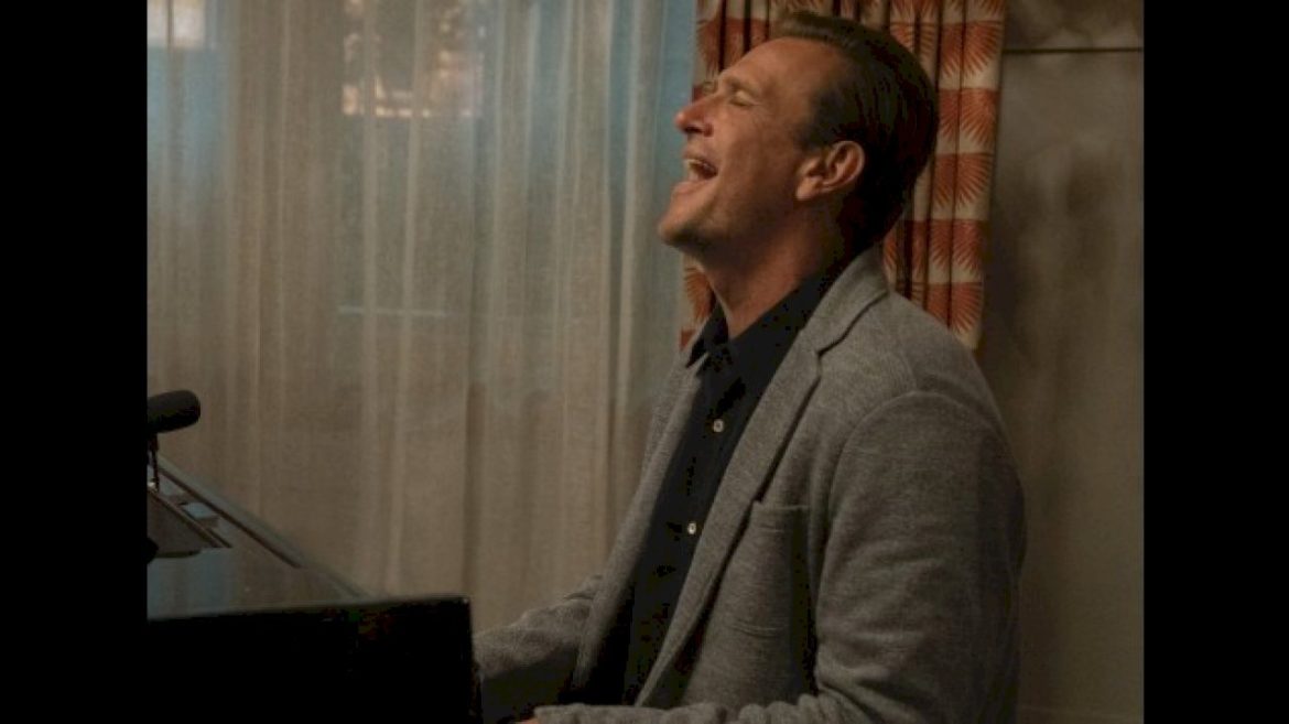 watch-the-cast-of-‘shrinking’-perform-‘a-thousand-years’-with-christina-perri