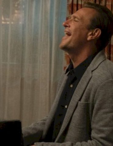 watch-the-cast-of-‘shrinking’-perform-‘a-thousand-years’-with-christina-perri