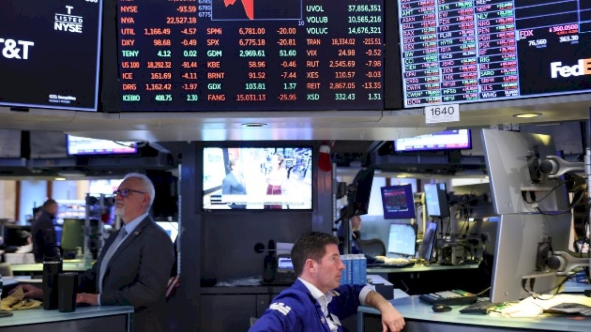 dow-closes-down-700-points-as-global-oil-prices-top-$100-a-barrel