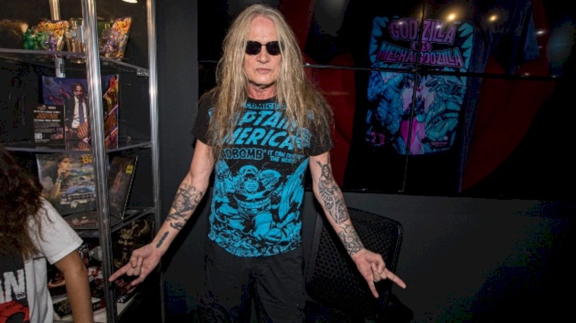 sebastian-bach-apologizes-to-christina-applegate,-talks-twisted-sister-gig