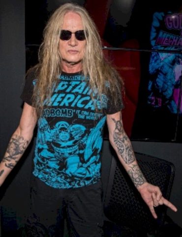 sebastian-bach-apologizes-to-christina-applegate,-talks-twisted-sister-gig