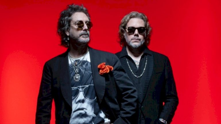 the-black-crowes’-rich-robinson-talks-new-album,-‘a-pound-of-feathers’