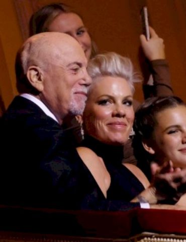 billy-joel-—-with-pink-by-his-side-—-watches-star-studded-lineup-salute-him-at-new-york’s-carnegie-hall