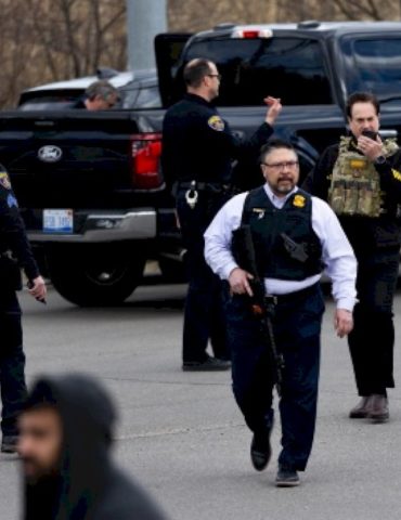 michigan-synagogue-attack-‘could-have-looked-a-lot-more-like-sandy-hook,’-gov.-whitmer-says