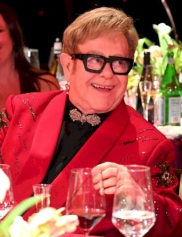 elton-john’s-star-studded-oscar-viewing-party-raises-$10.6-million-for-his-aids-foundation