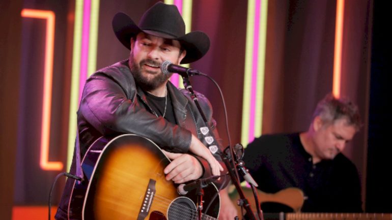 chris-young-brings-famous-friends-to-midtown-nashville