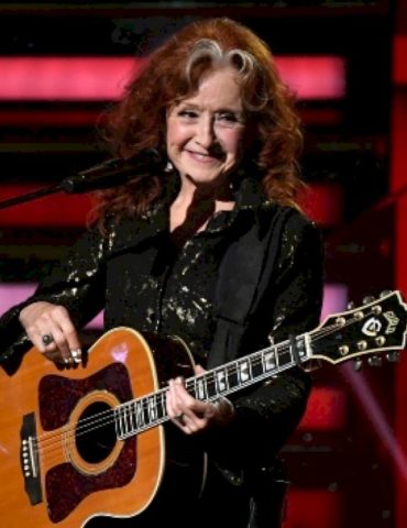 bonnie-raitt-headed-to-california-for-new-fall-tour