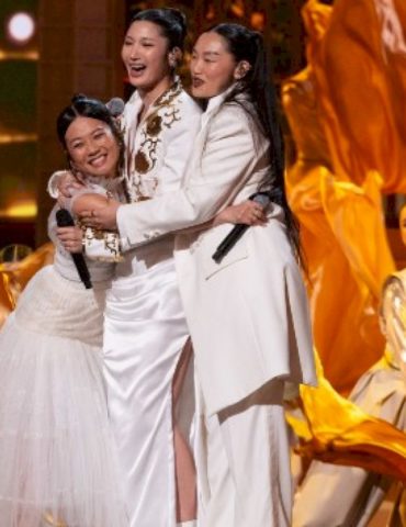 ejae-apologizes-for-not-thanking-huntr/x-members-in-oscar-speech:-‘i-love-them-so-much’