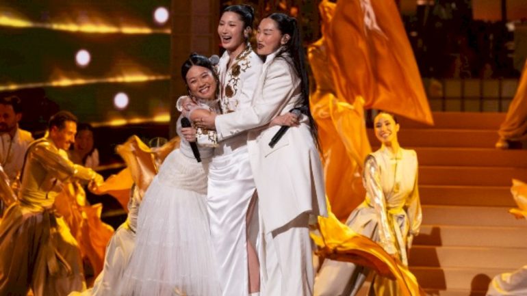 ejae-apologizes-for-not-thanking-huntr/x-members-in-oscar-speech:-‘i-love-them-so-much’